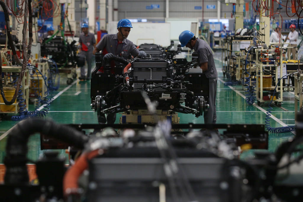 Ekspor Perdana Isuzu Traga