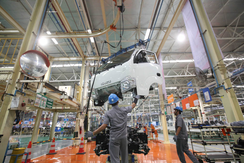 Ekspor Perdana Isuzu Traga