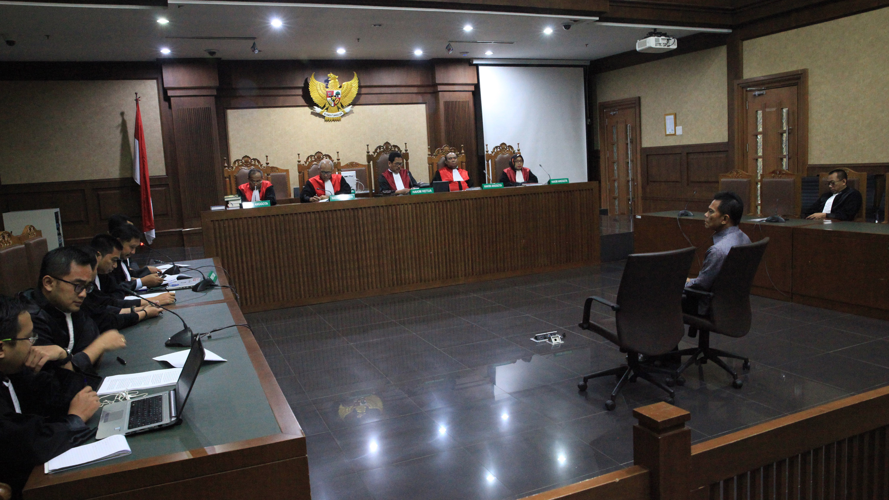 Sidang Dakwaan Soetikno Soedarjo
