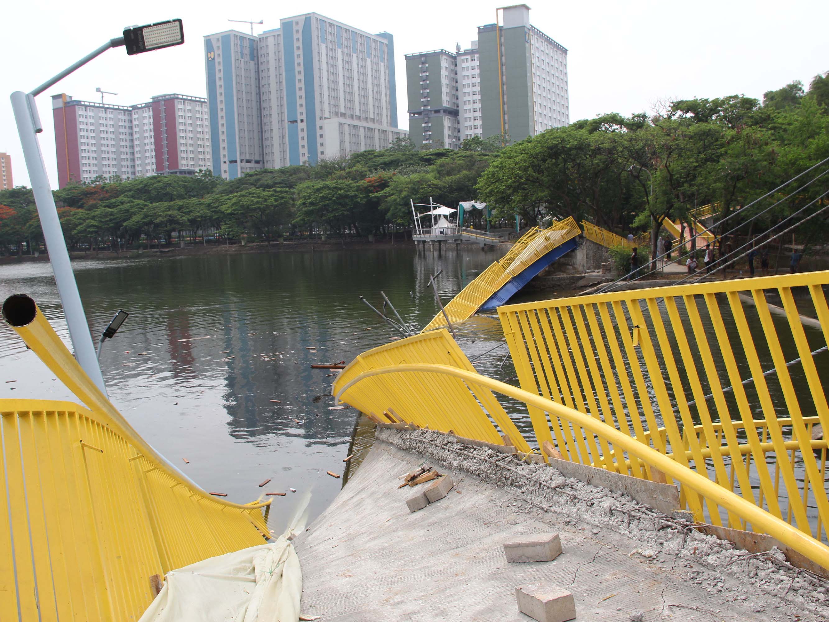 Jembatan Di Utan Kota Kemayoran, Jakarta, Ambruk
