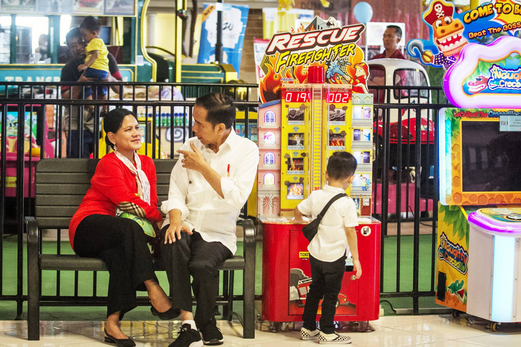 Presiden Jokowi Ajak Jan Ethes Bermain