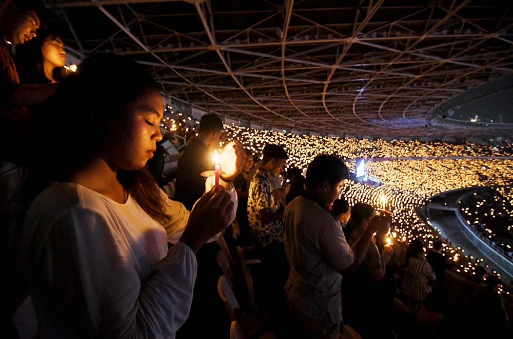 Jemaat Gereja Tiberias Rayakan Natal di GBK