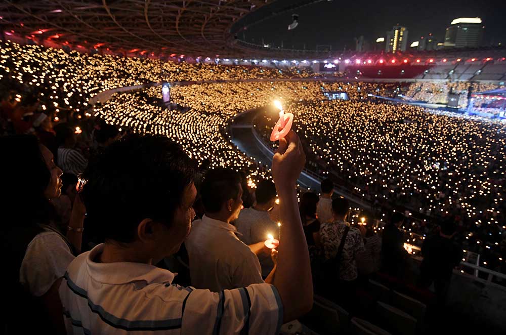 Jemaat Gereja Tiberias Rayakan Natal di GBK