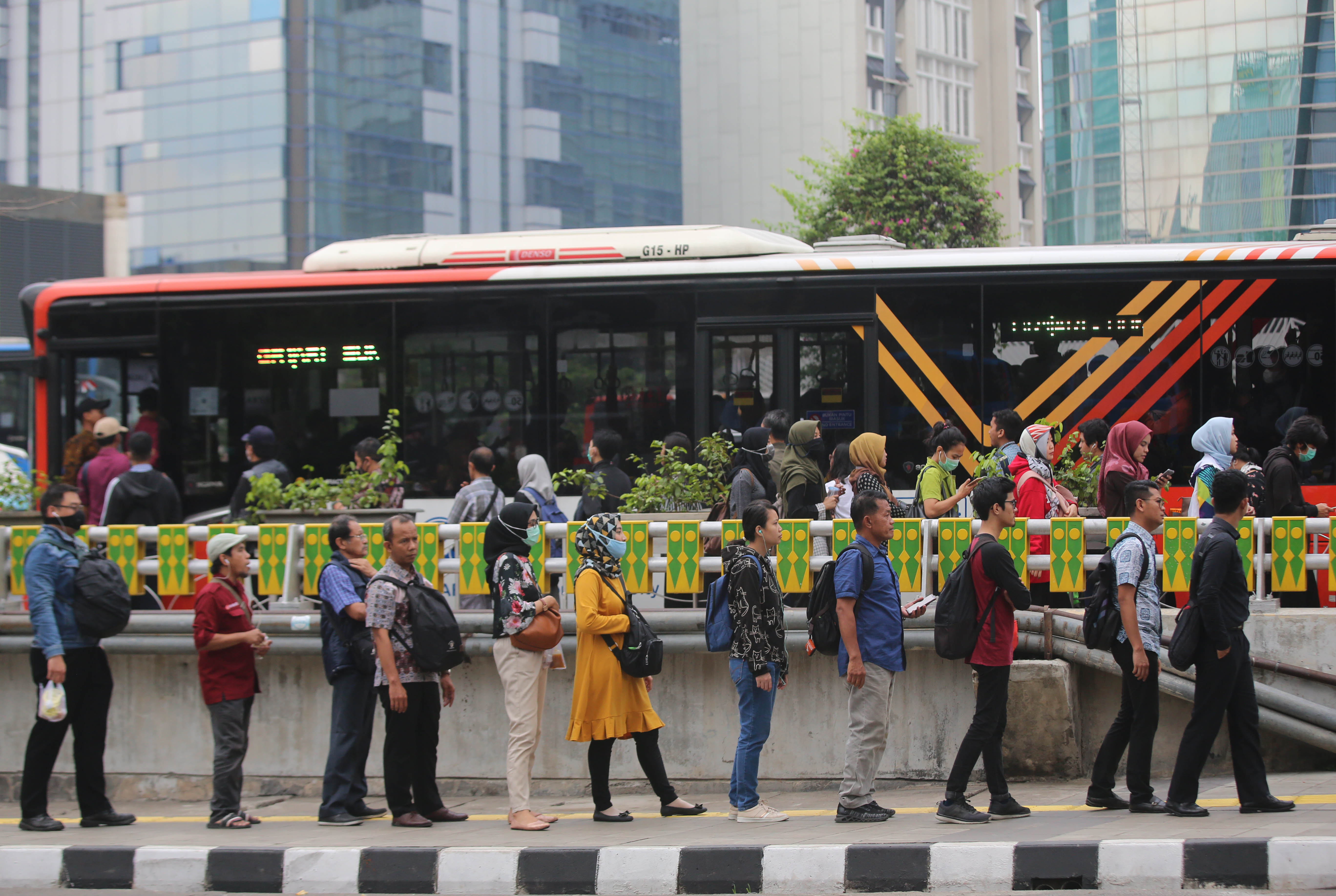 Antre Naik Moda Transportasi Massal Yang Semakin Baik