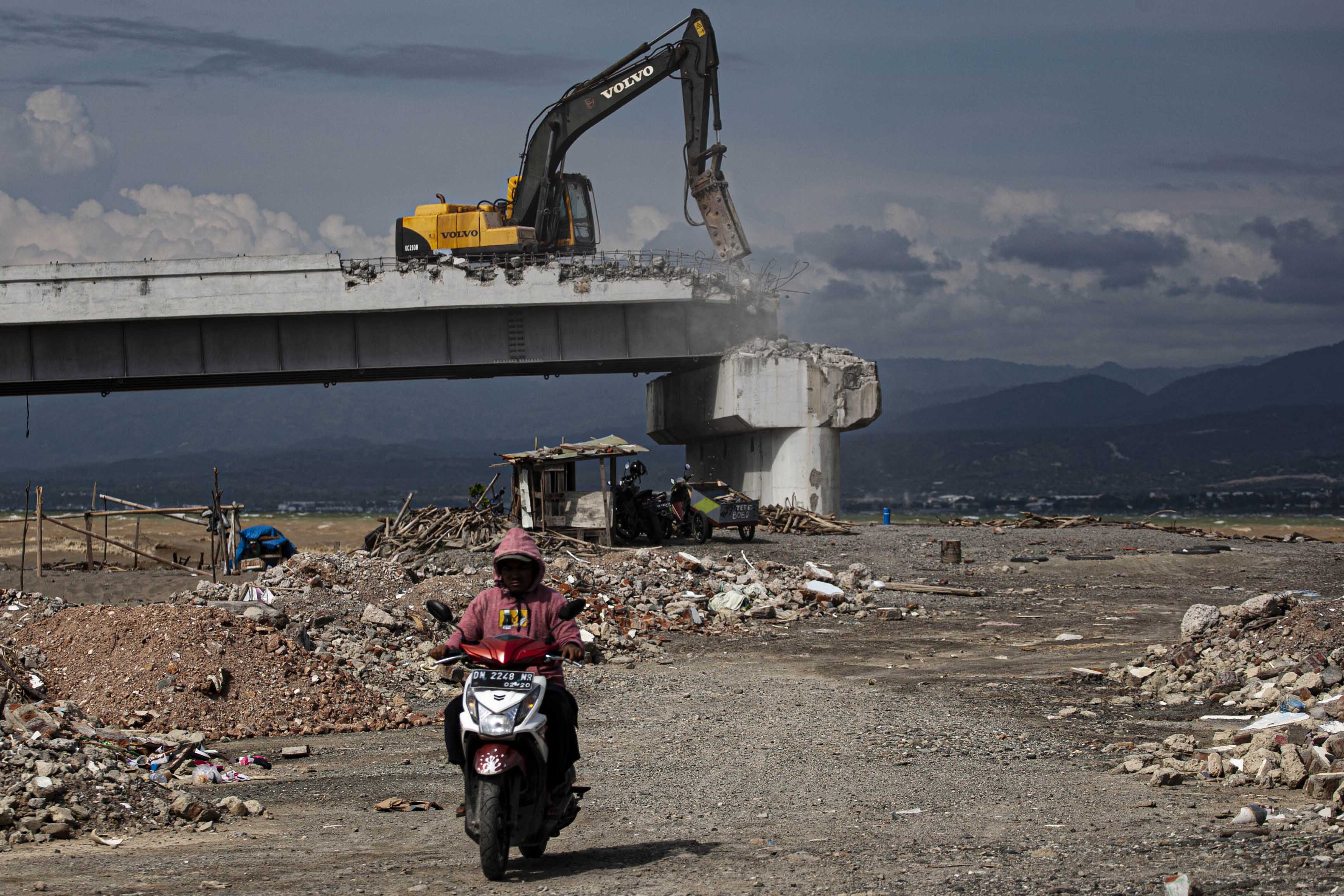 Jembatan Palu IV Dibangun Kembali