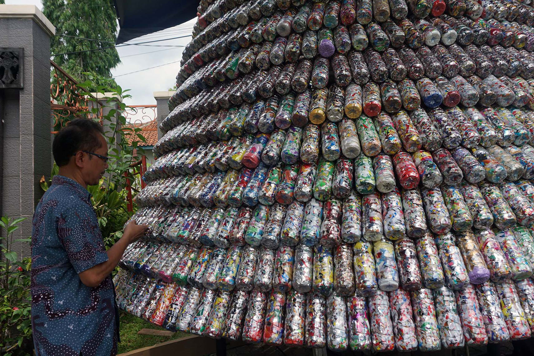 Perampungan Pohon Natal Ecobricks