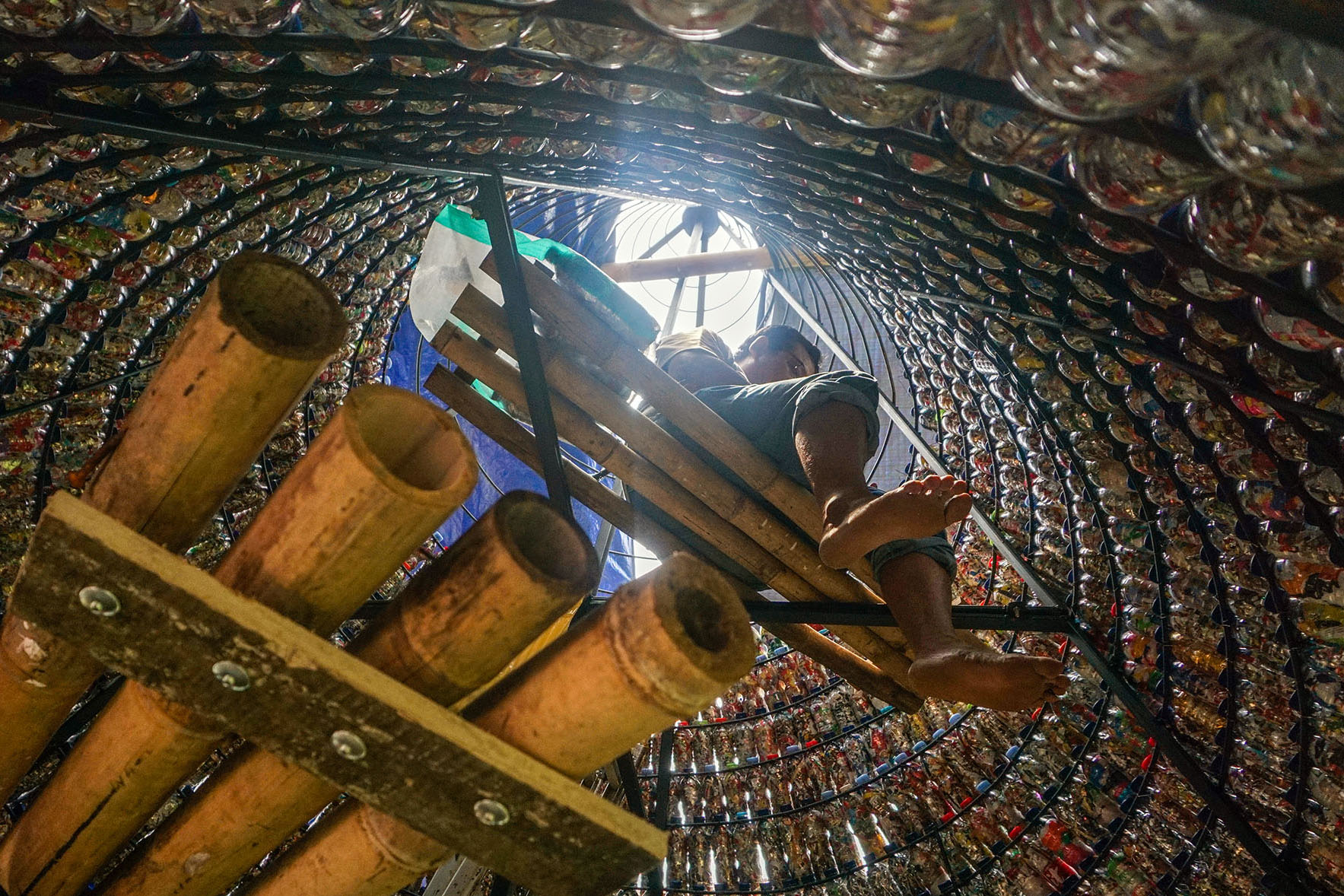 Perampungan Pohon Natal Ecobricks