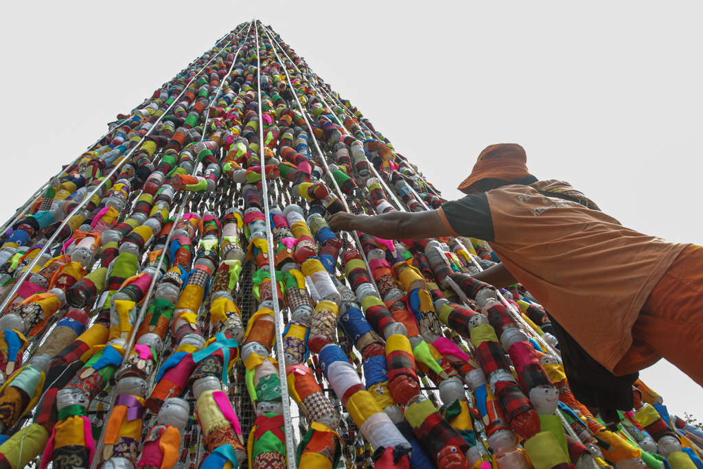 Pohon Natal Daur Ulang di Thamrin 10