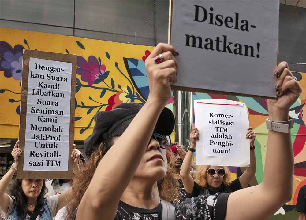 Aksi Tolak Komersialisasi TIM