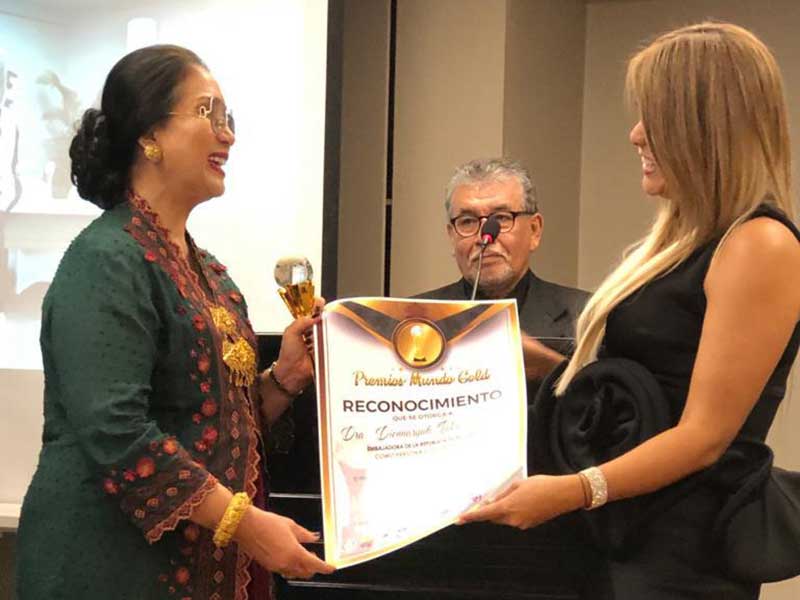 Duta Besar RI untuk Ekuador Terima  Mundo Gold 