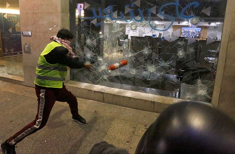 Demonstran Lebanon Kembali Turun ke Jalan