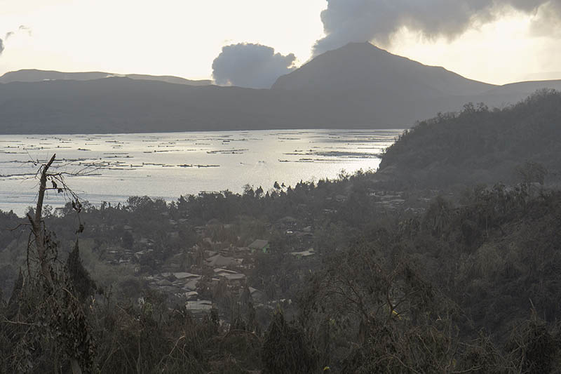 Erupsi Gunung Berapi Taal