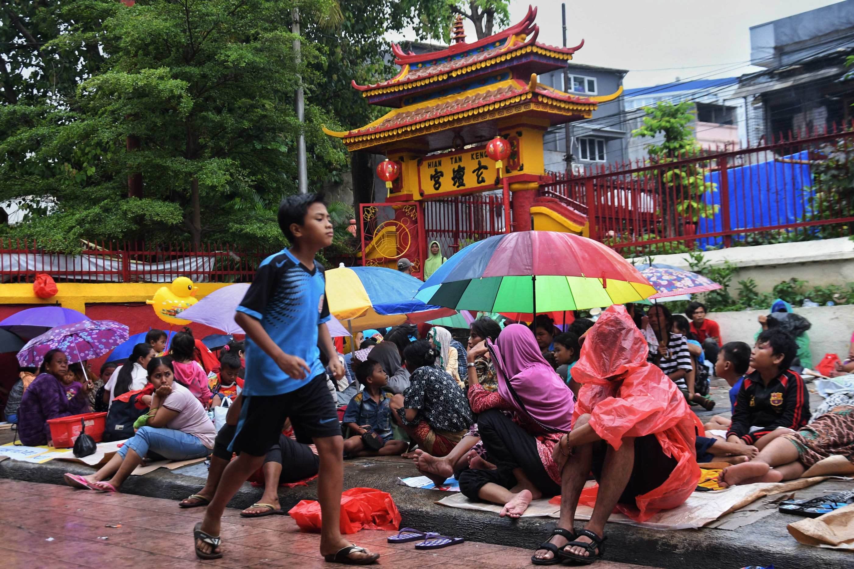 Pengemis Padati Vihara Dharma Bhakti