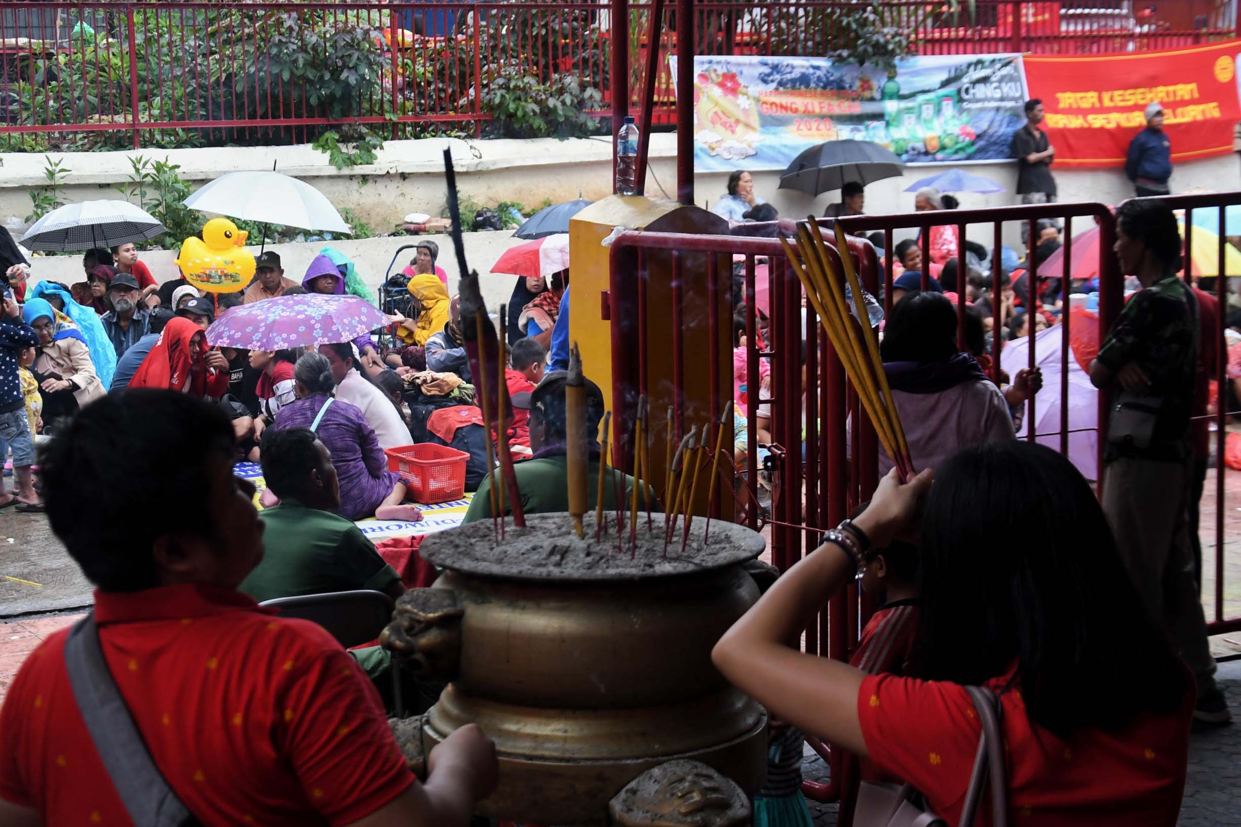 Pengemis Padati Vihara Dharma Bhakti
