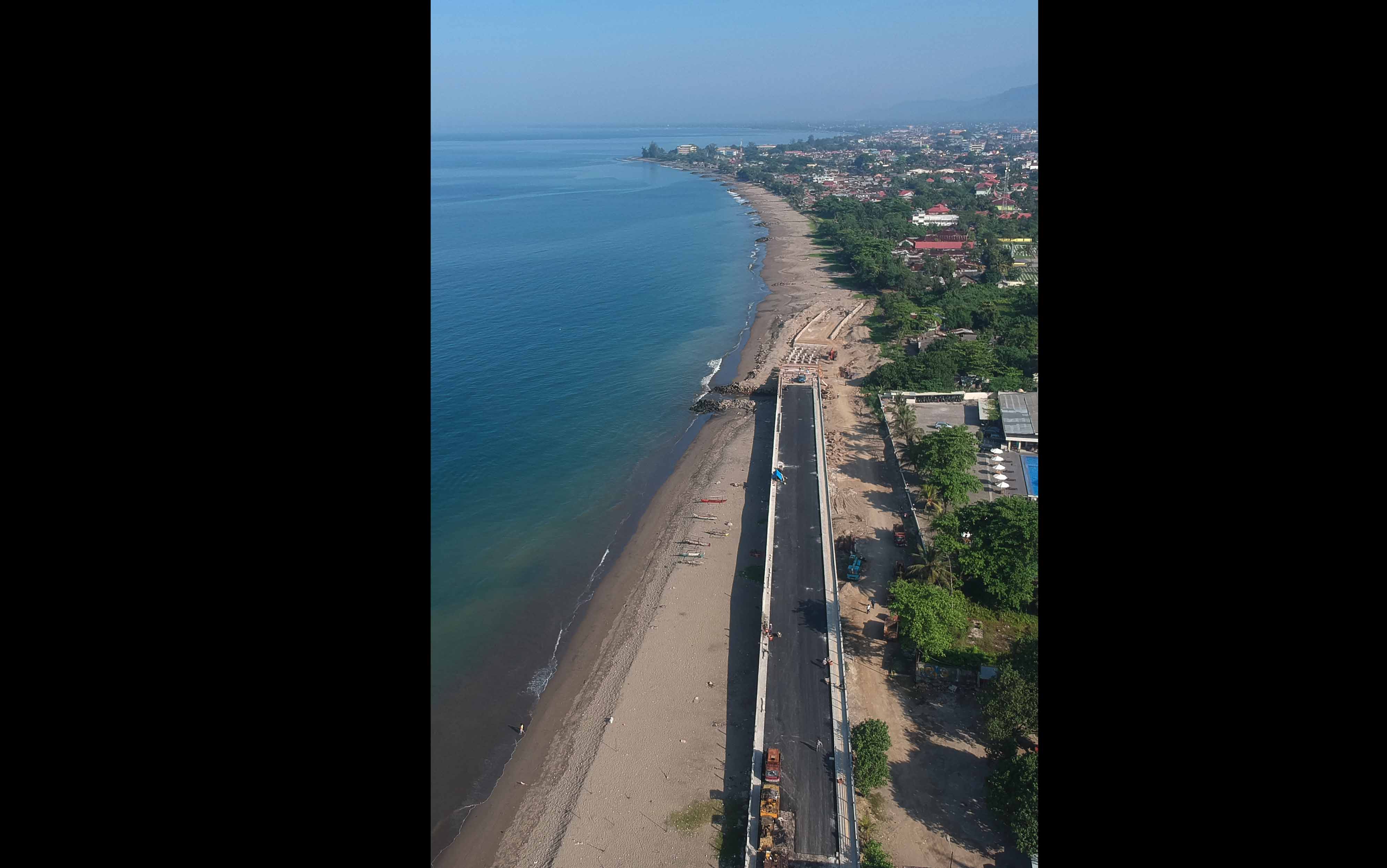 Jembatan Penghubung Pantai Lolong