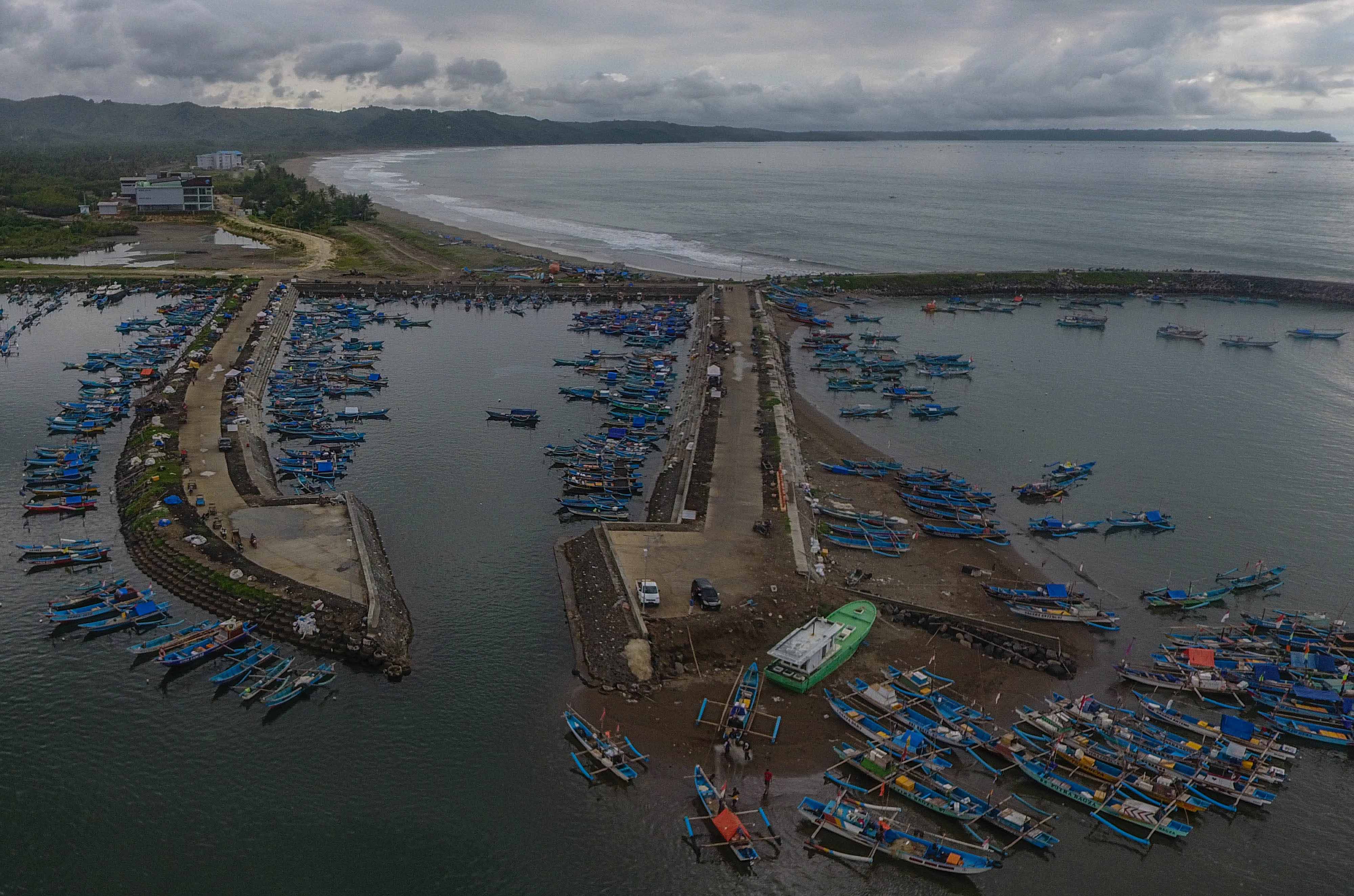 Cuaca Buruk Nelayan Pangandaran Tidak Melaut