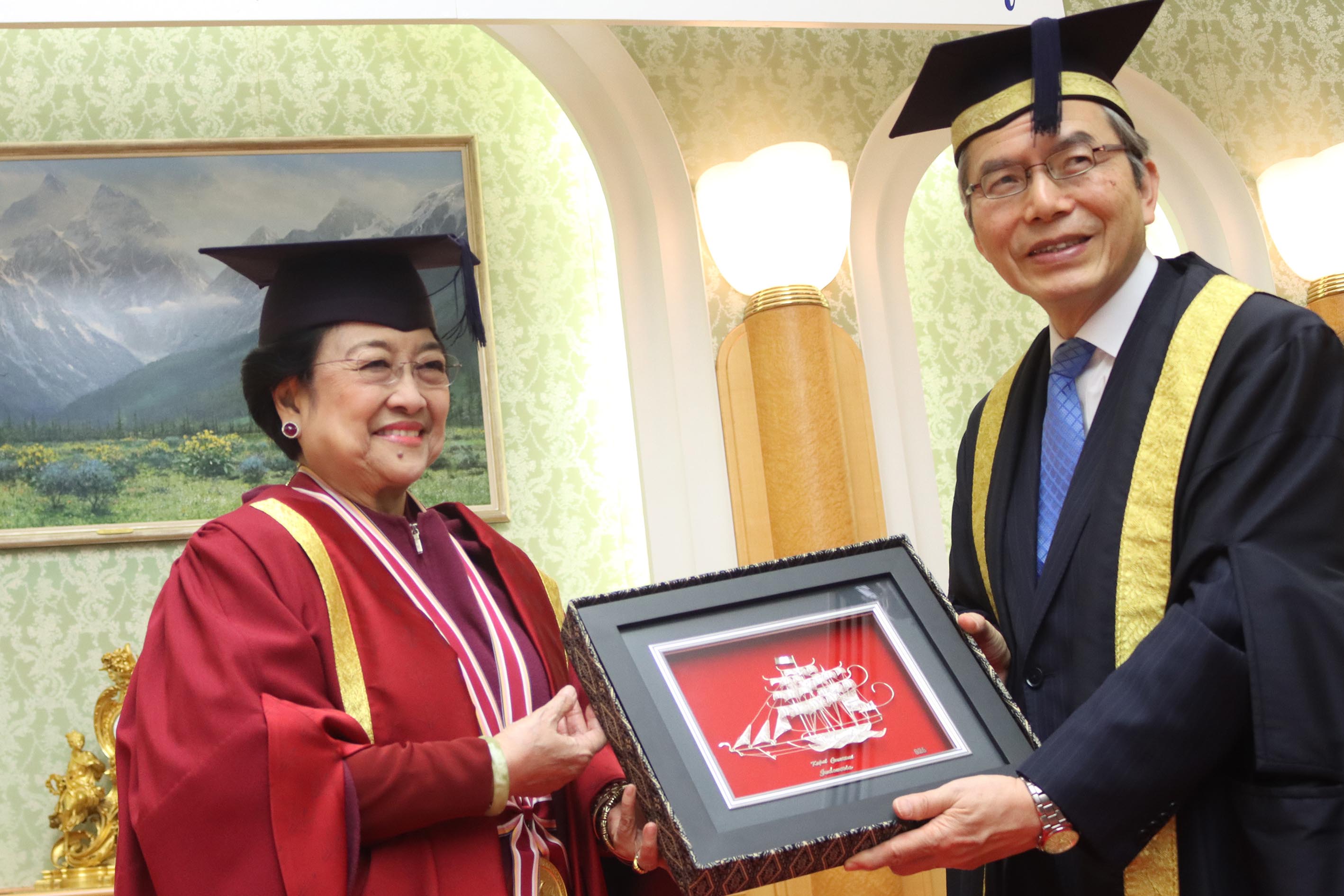 Gelar Doktor Honoris Causa Untuk Megawati