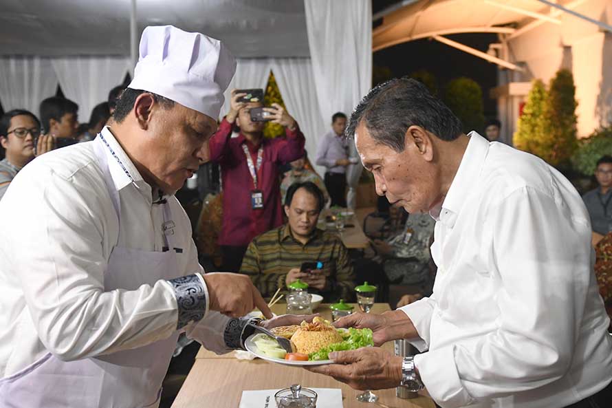 Ketua KPK Masak Nasi Goreng