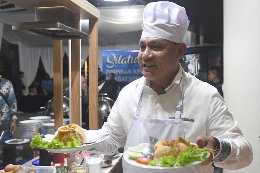 Ketua KPK Masak Nasi Goreng