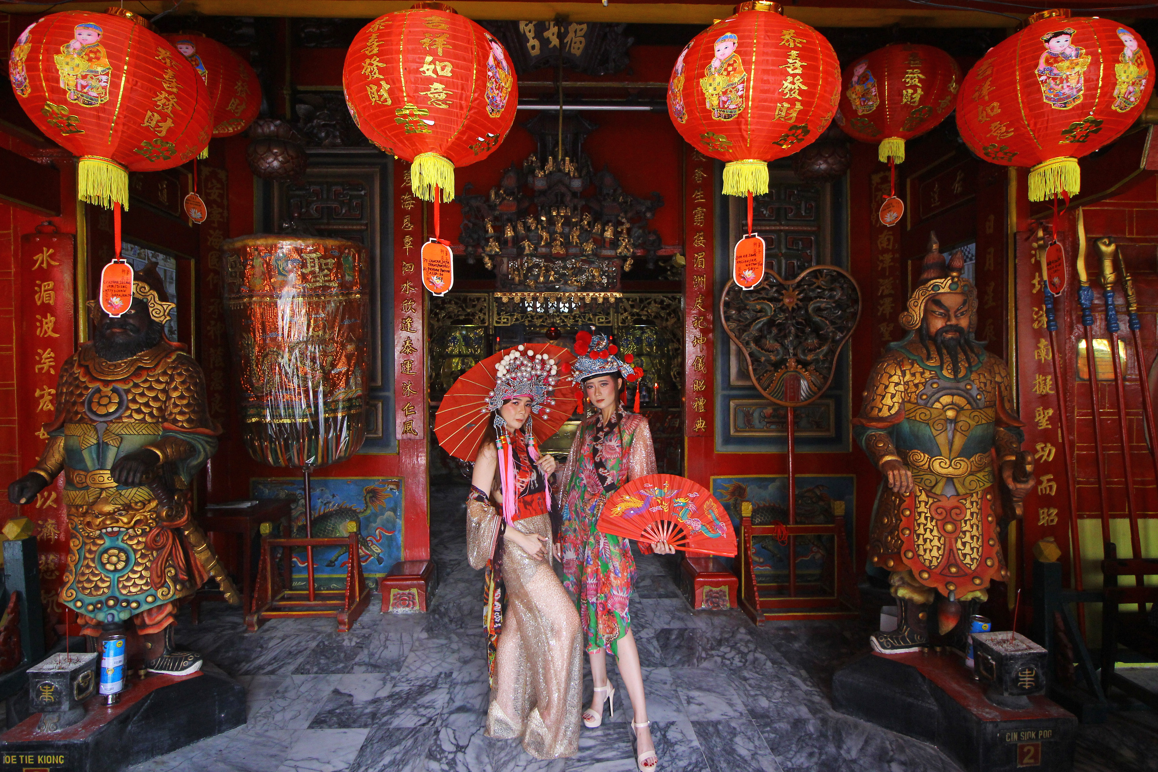 Busana Imlek Rancangan Stephanie Zhang