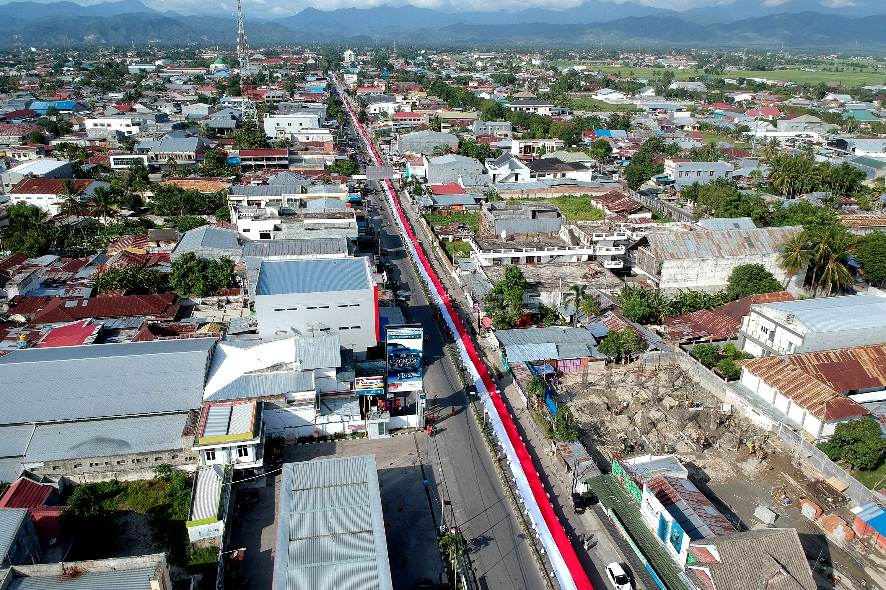Merah Putih Sepanjang 2300 Meter