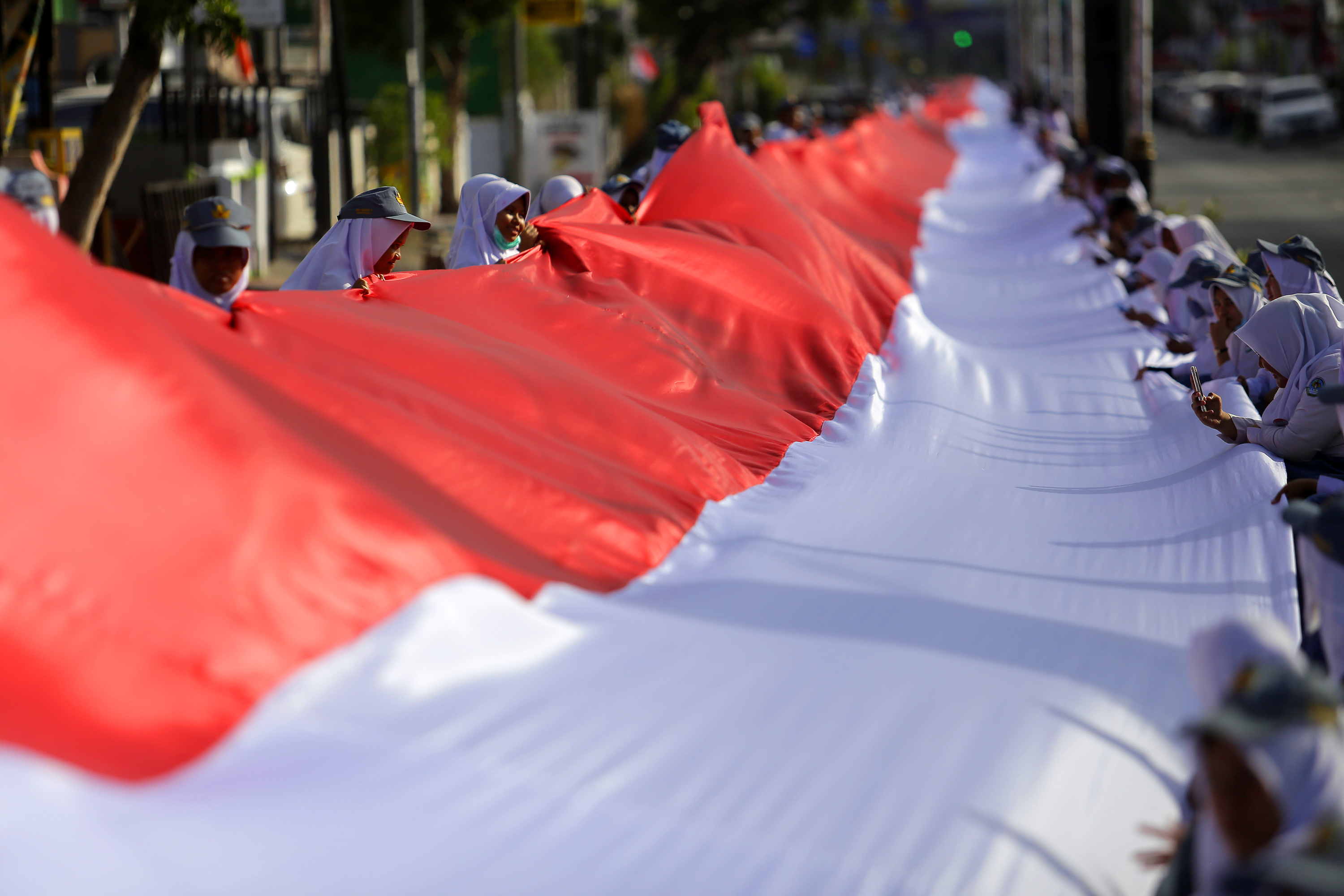 Merah Putih Sepanjang 2300 Meter