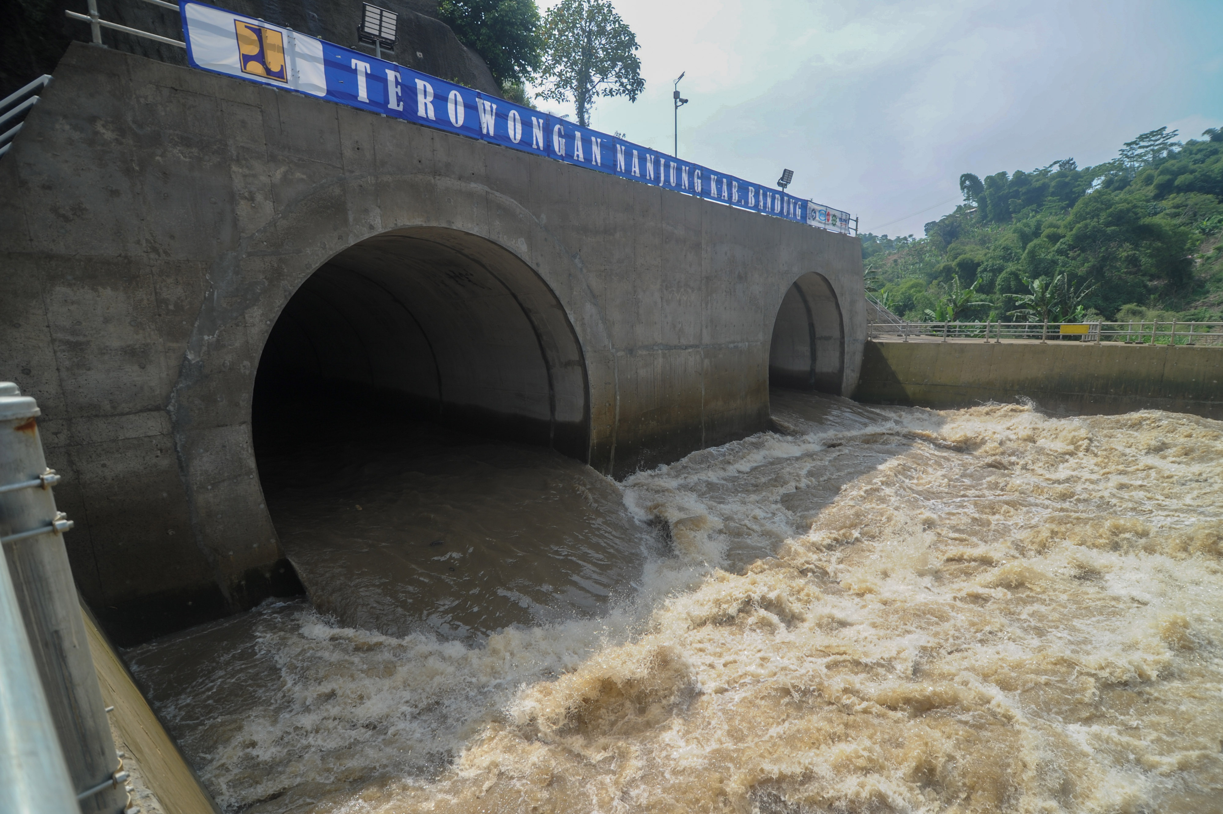 Presiden Jokowi Resmikan Terowongan Air Nanjung