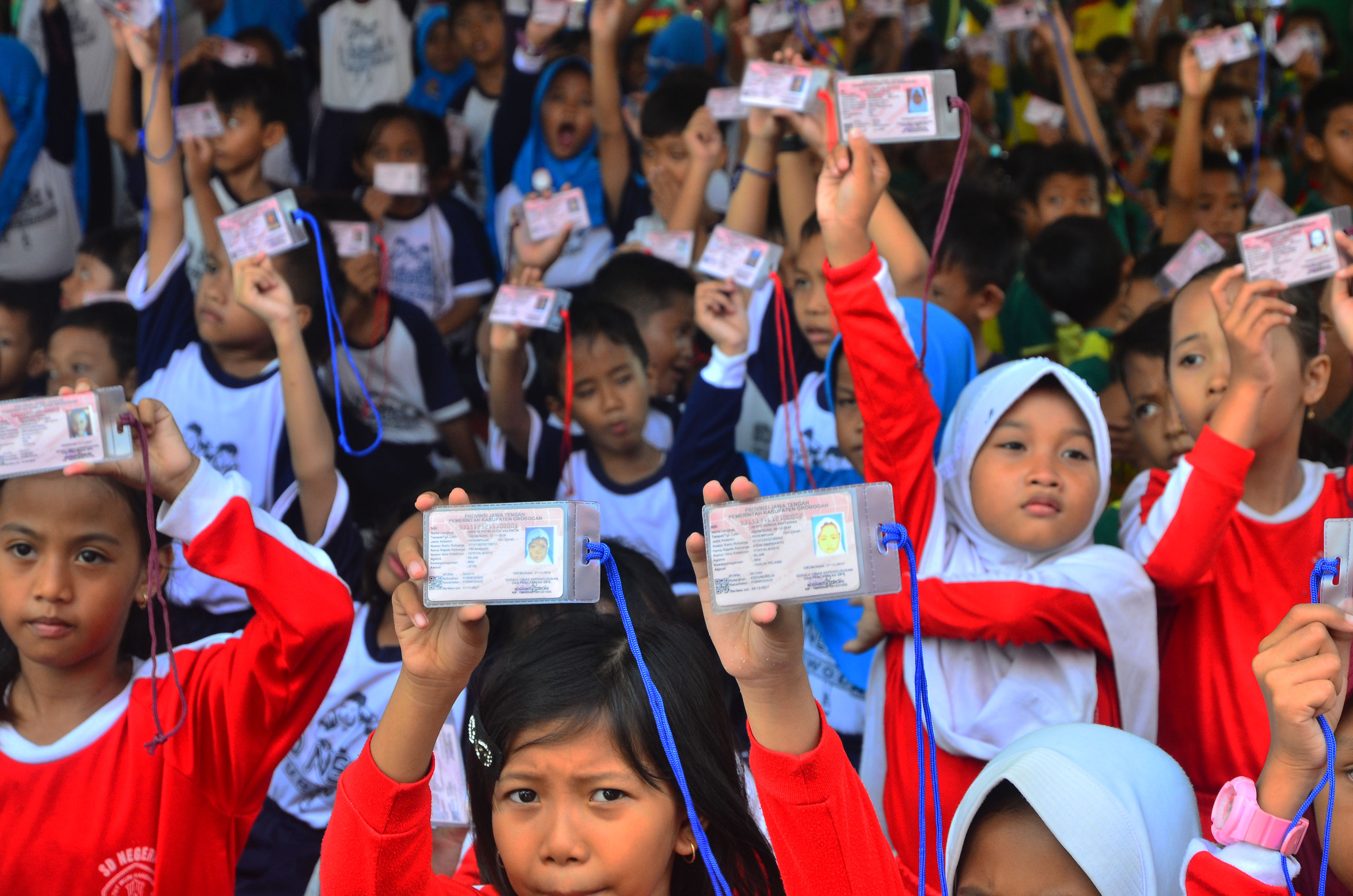 Rekor MURI Penyerahan Kartu Identitas Anak