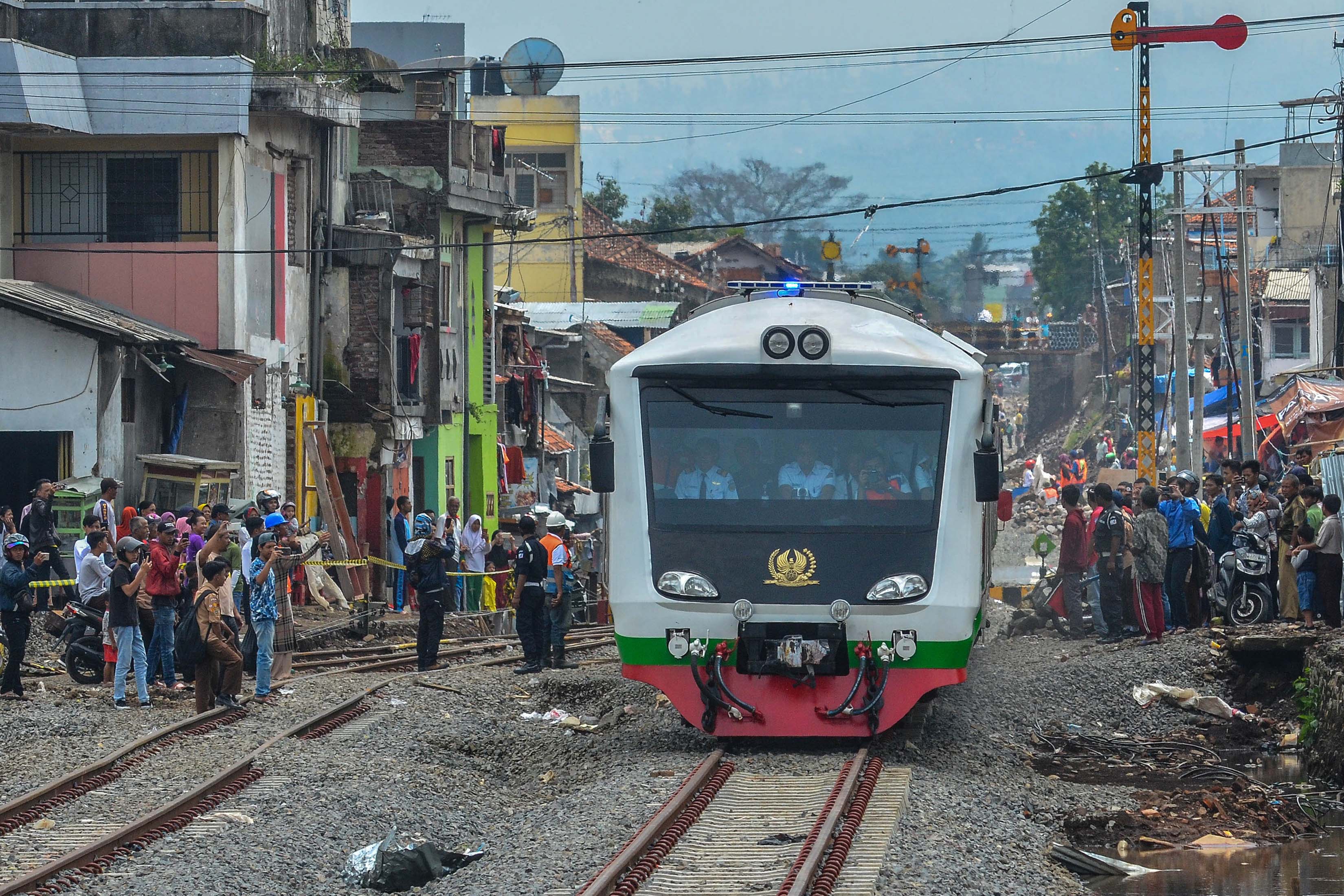 Kereta Api Cibatu-Garut