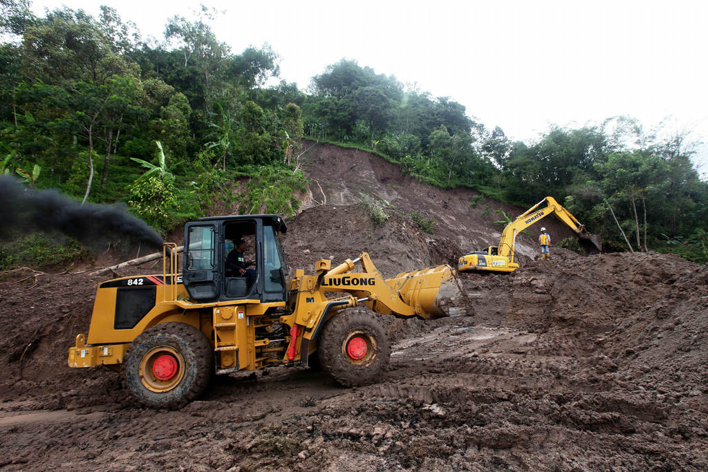 Penanganan Longsor Sukajaya