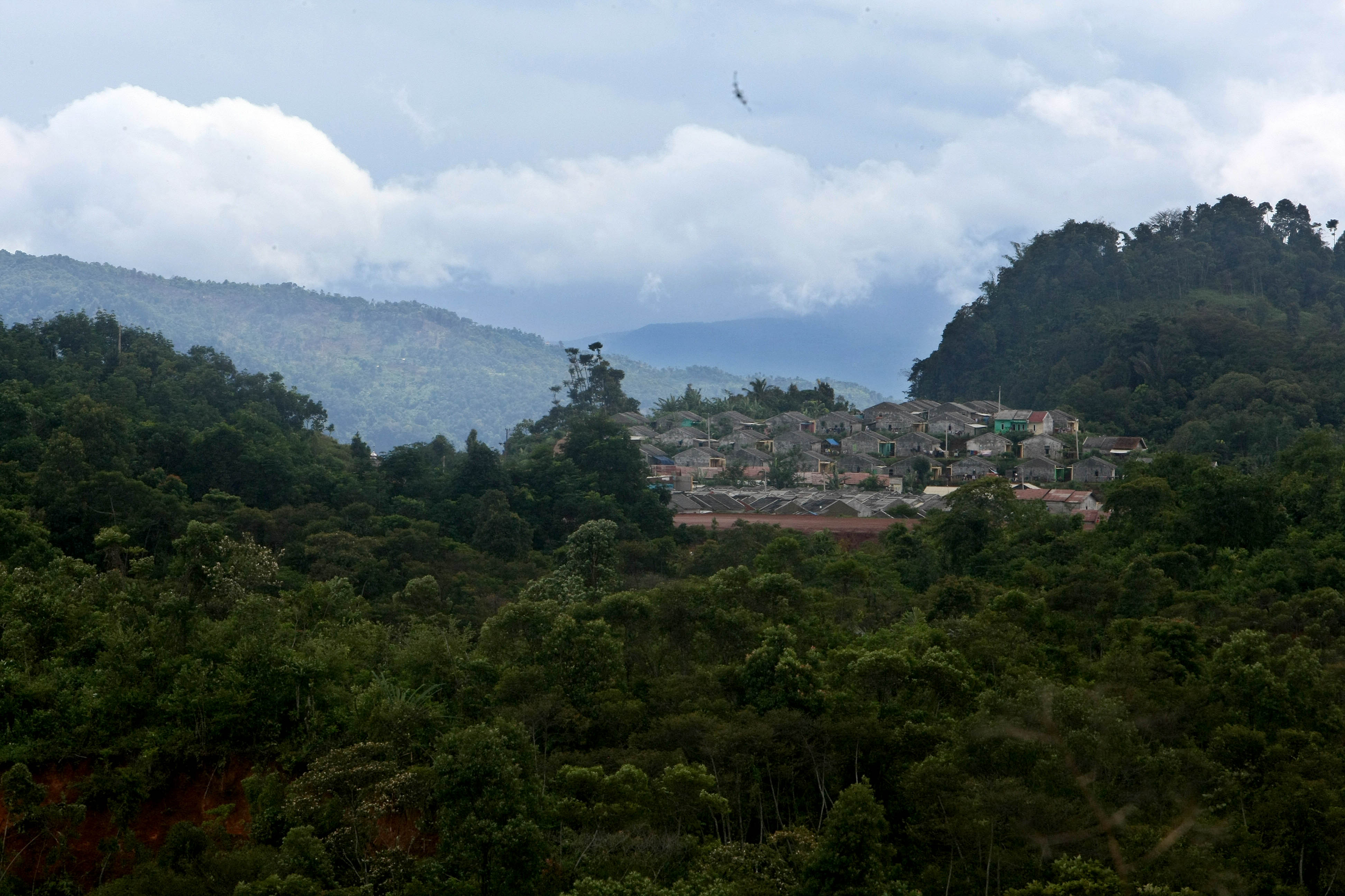 Longsor Ancam Pemukiman di Bogor