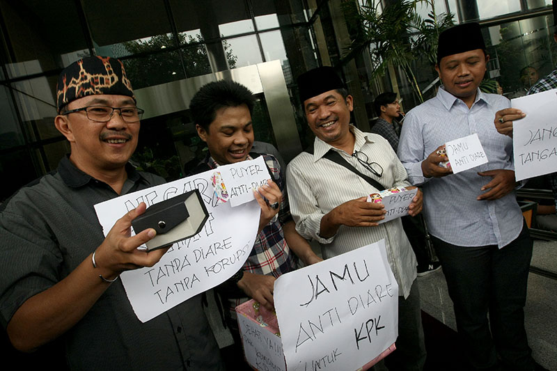 Aksi Jamu Antidiare untuk KPK