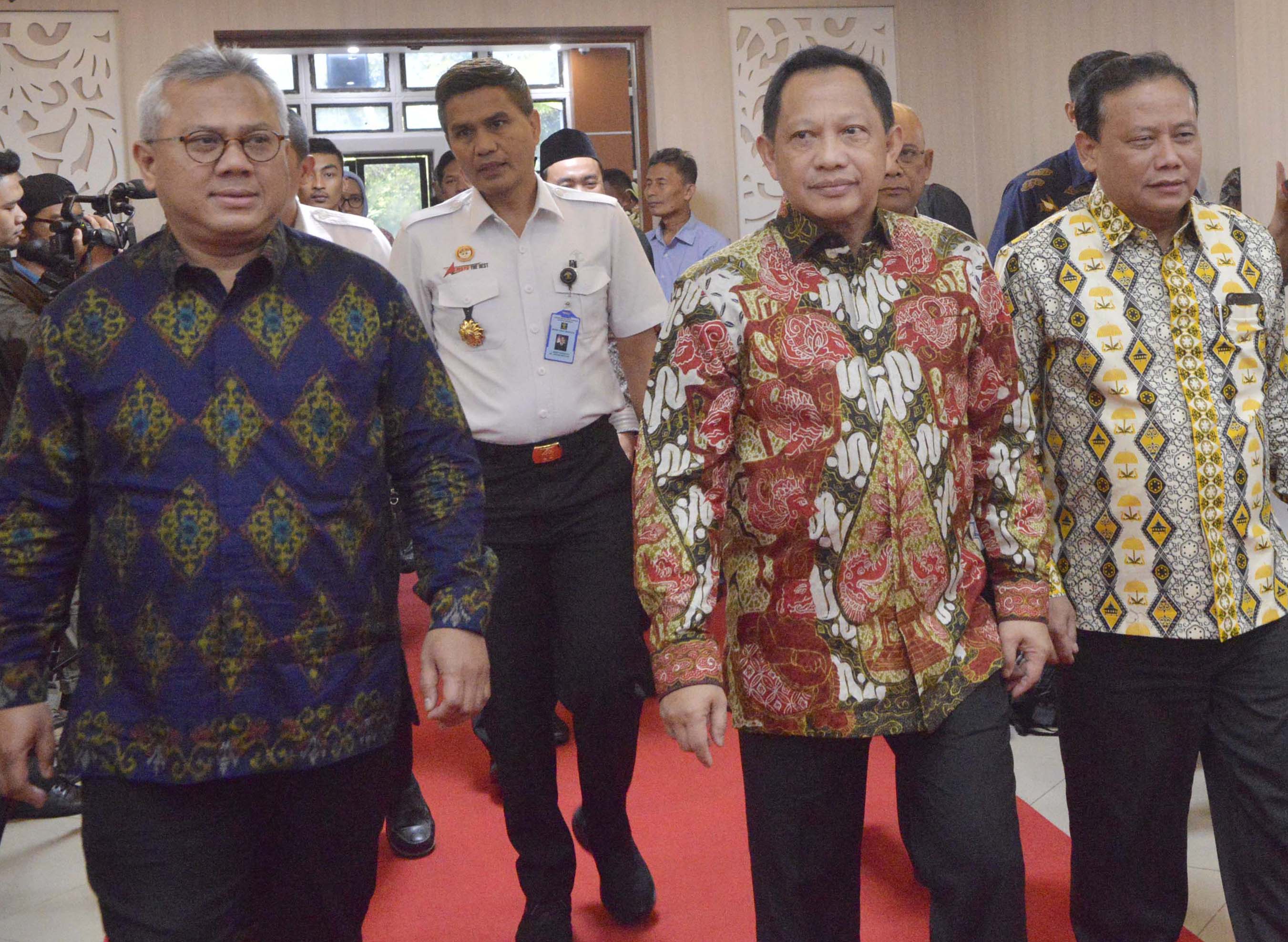 Mendagri Serahkan DP4 ke KPU