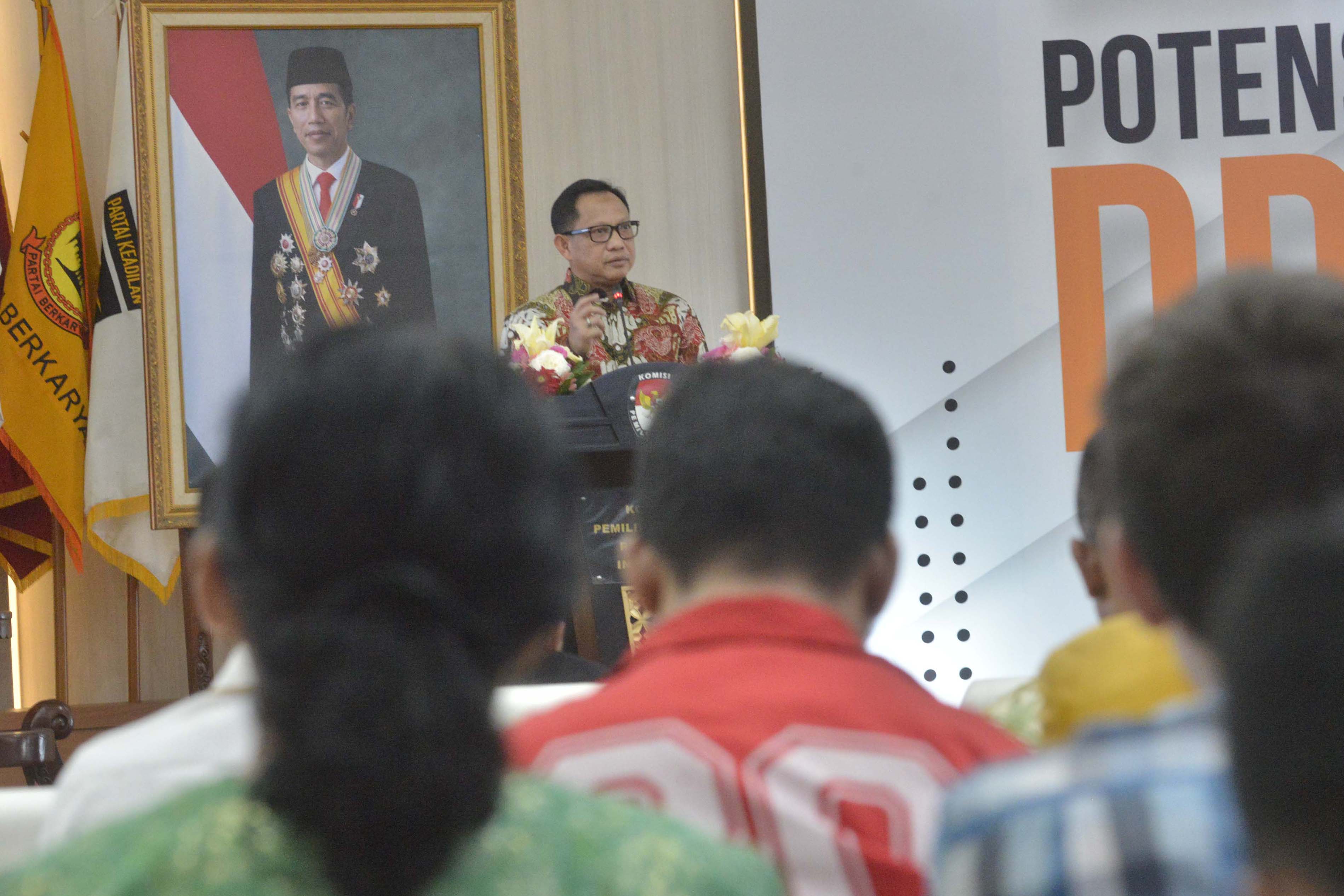 Mendagri Serahkan DP4 ke KPU