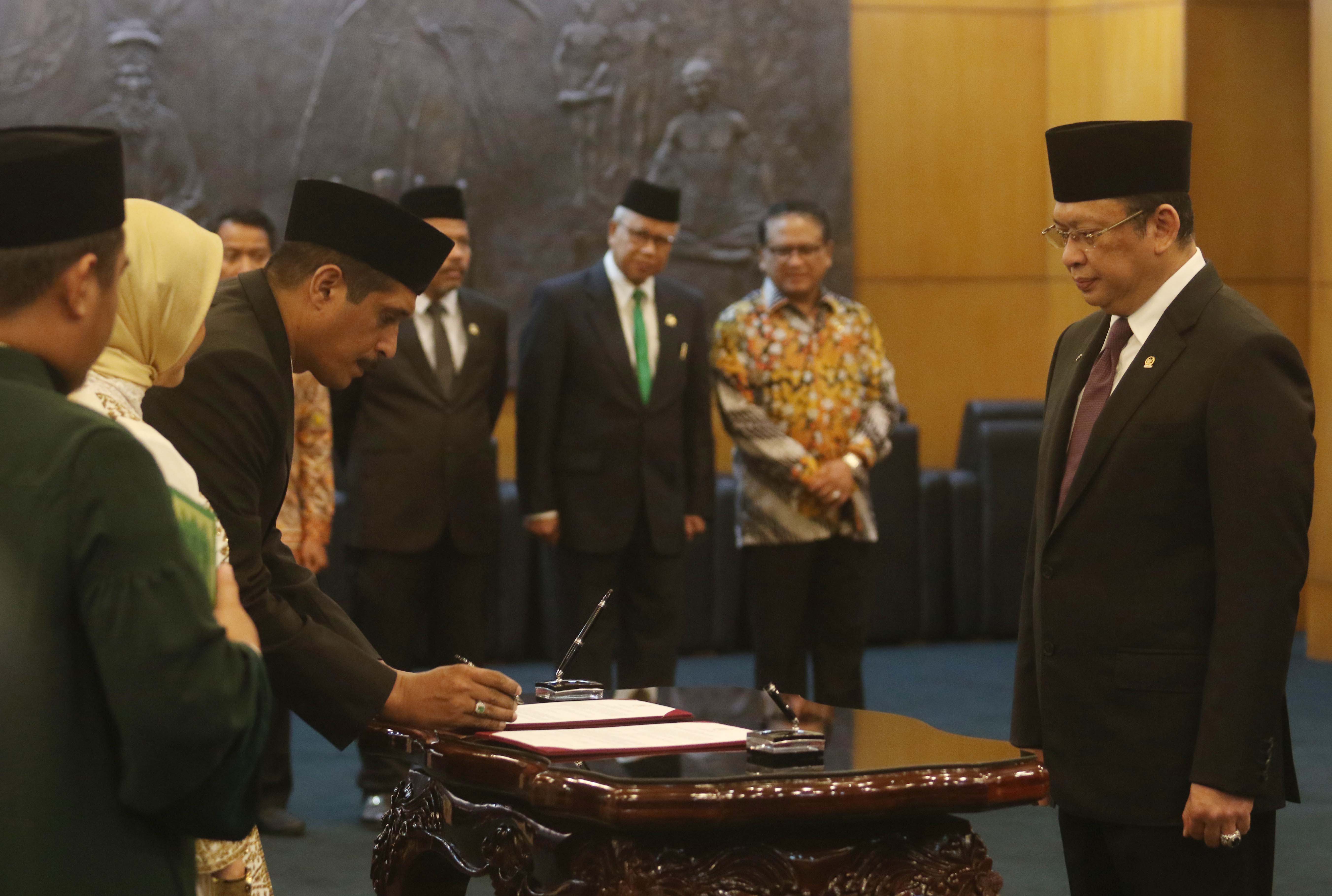 Lantik Anggota MPR-RI