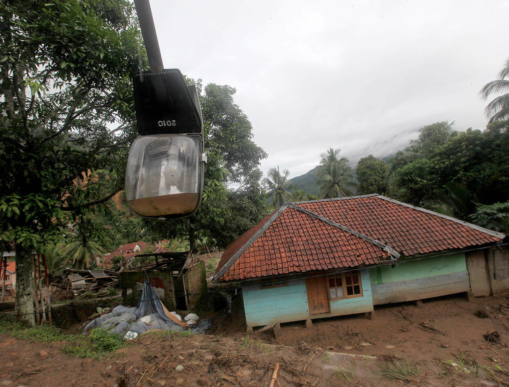Kampung Gunung Kembang Bogor Luluh Lantak 