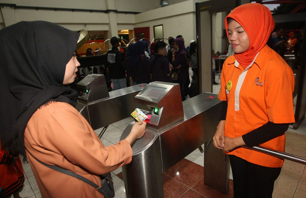 Transaksi Nontunai Masuk Ancol