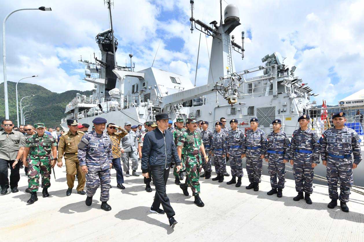 Jokowi Tinjau Kesiapan Kapal Perang TNI AU di Natuna