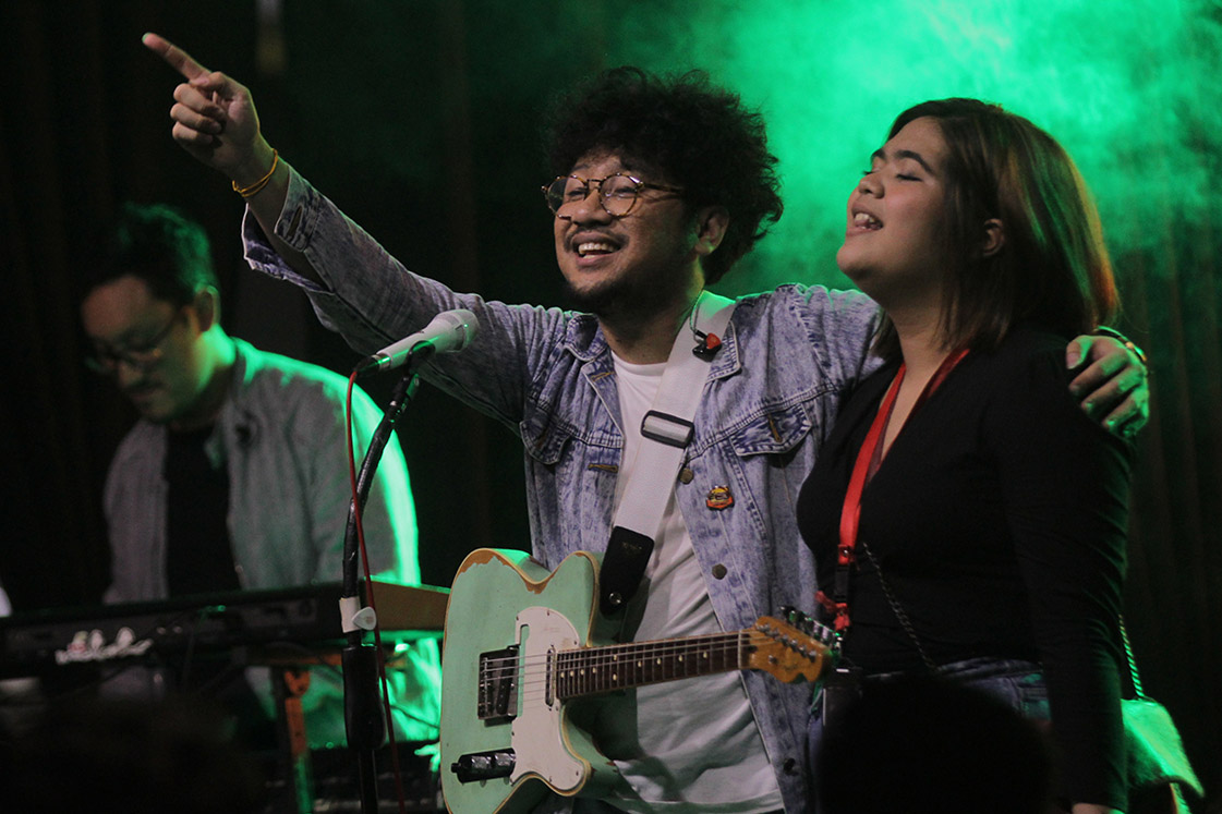 Penampilan Kunto Aji pada HUT ke-50 Tahun Media Indonesia 