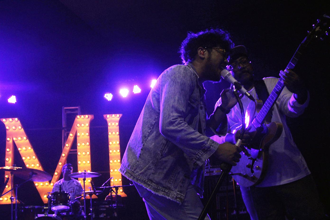 Penampilan Kunto Aji pada HUT ke-50 Tahun Media Indonesia 