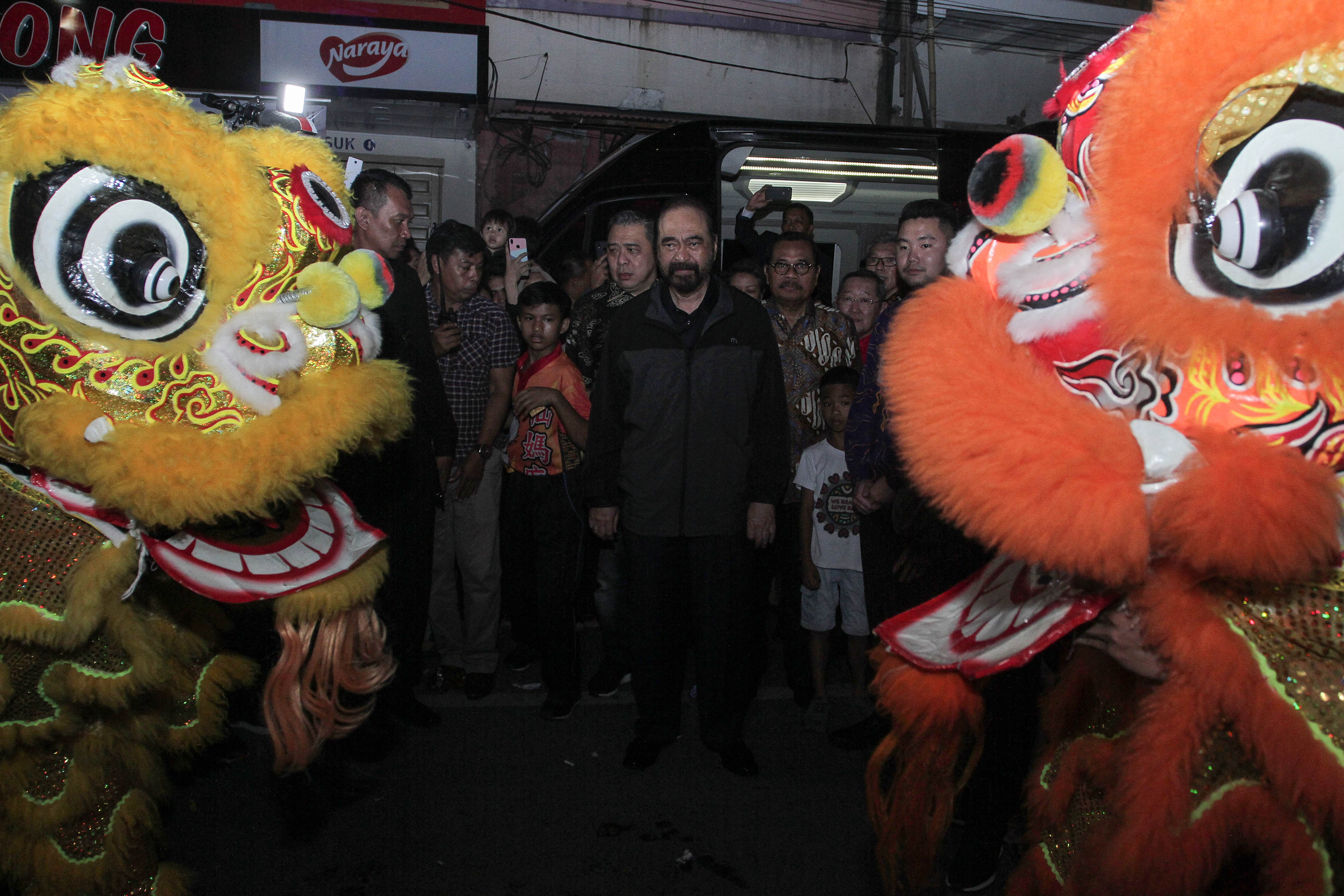 Tahun Baru Imlek Surya Paloh Kunjungi Klenteng Xian Ma Makassar