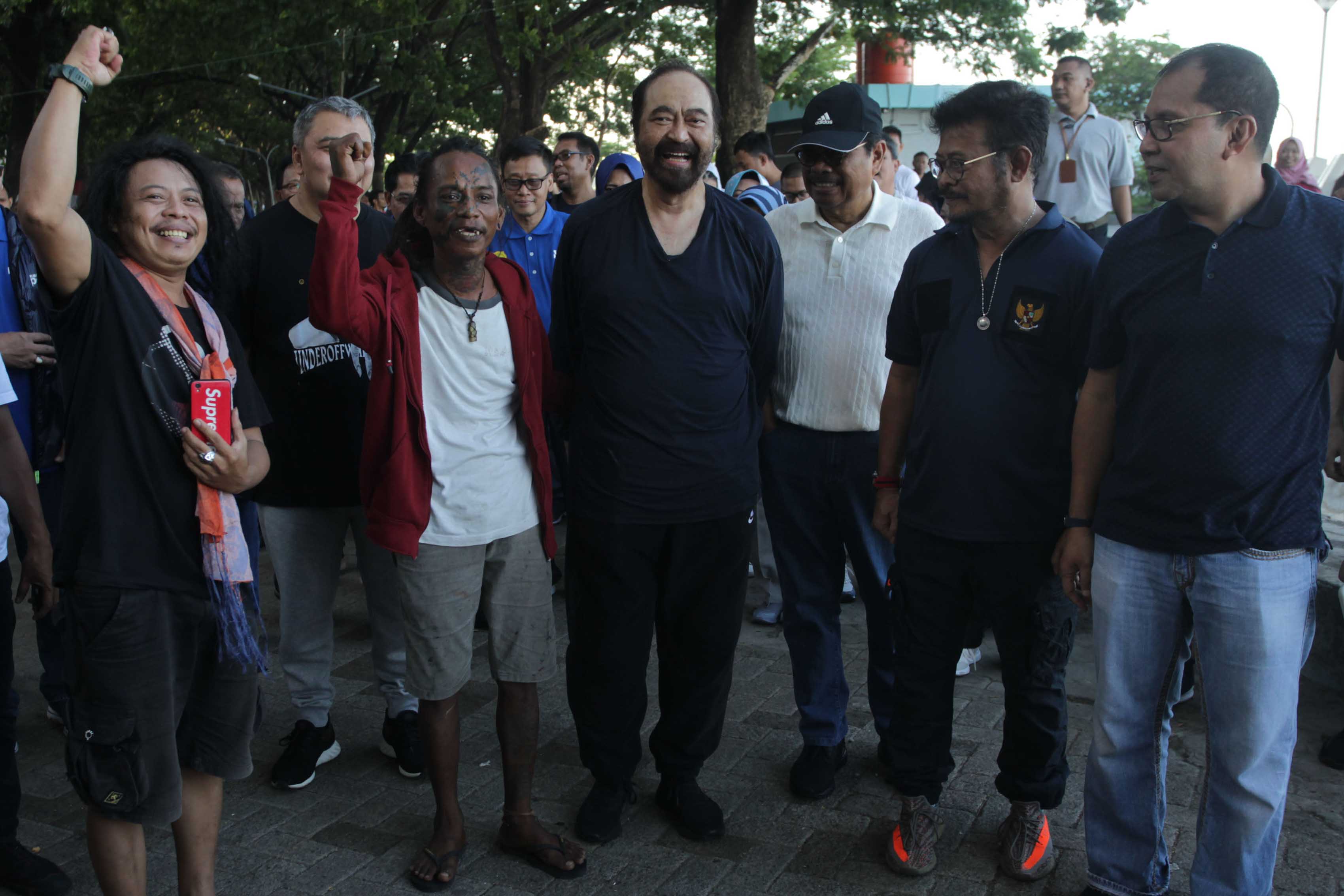 Surya Paloh Jalan Pagi di Pantai Losari