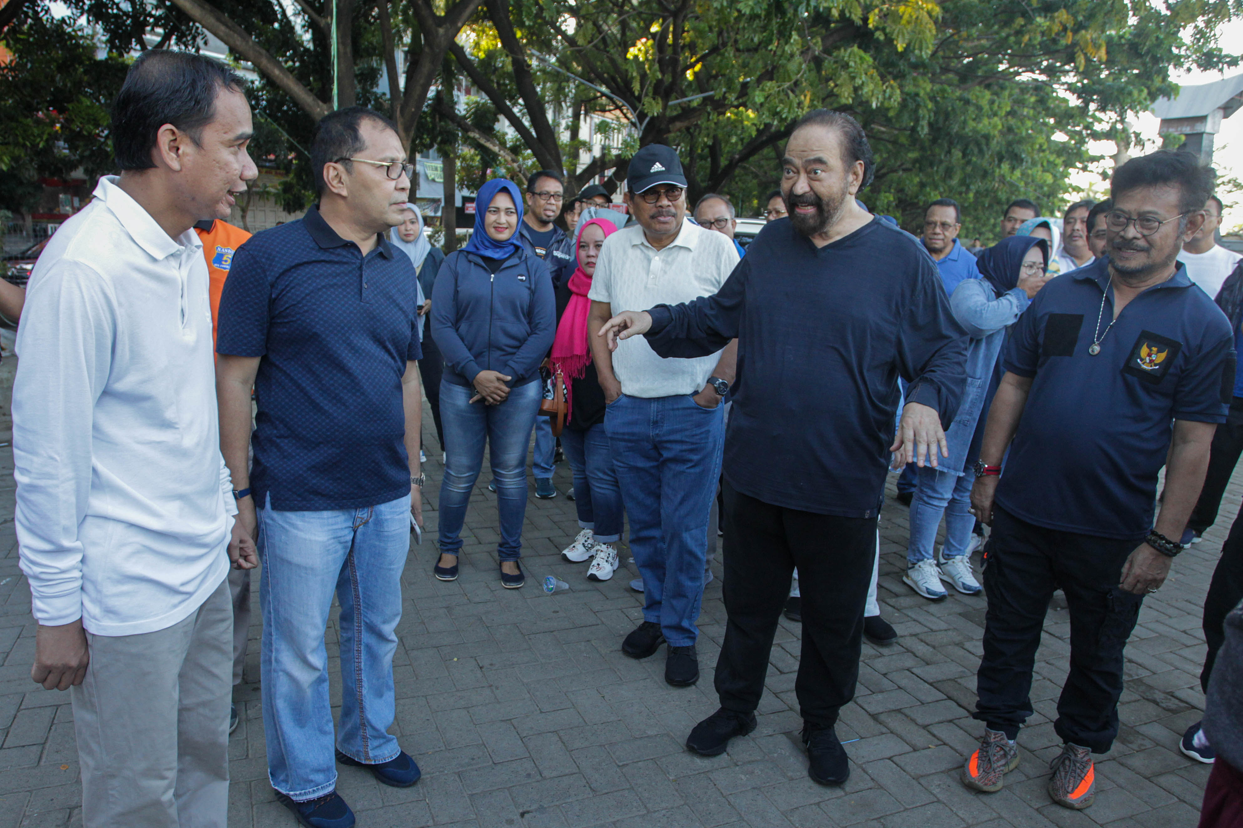 Surya Paloh Jalan Pagi di Pantai Losari