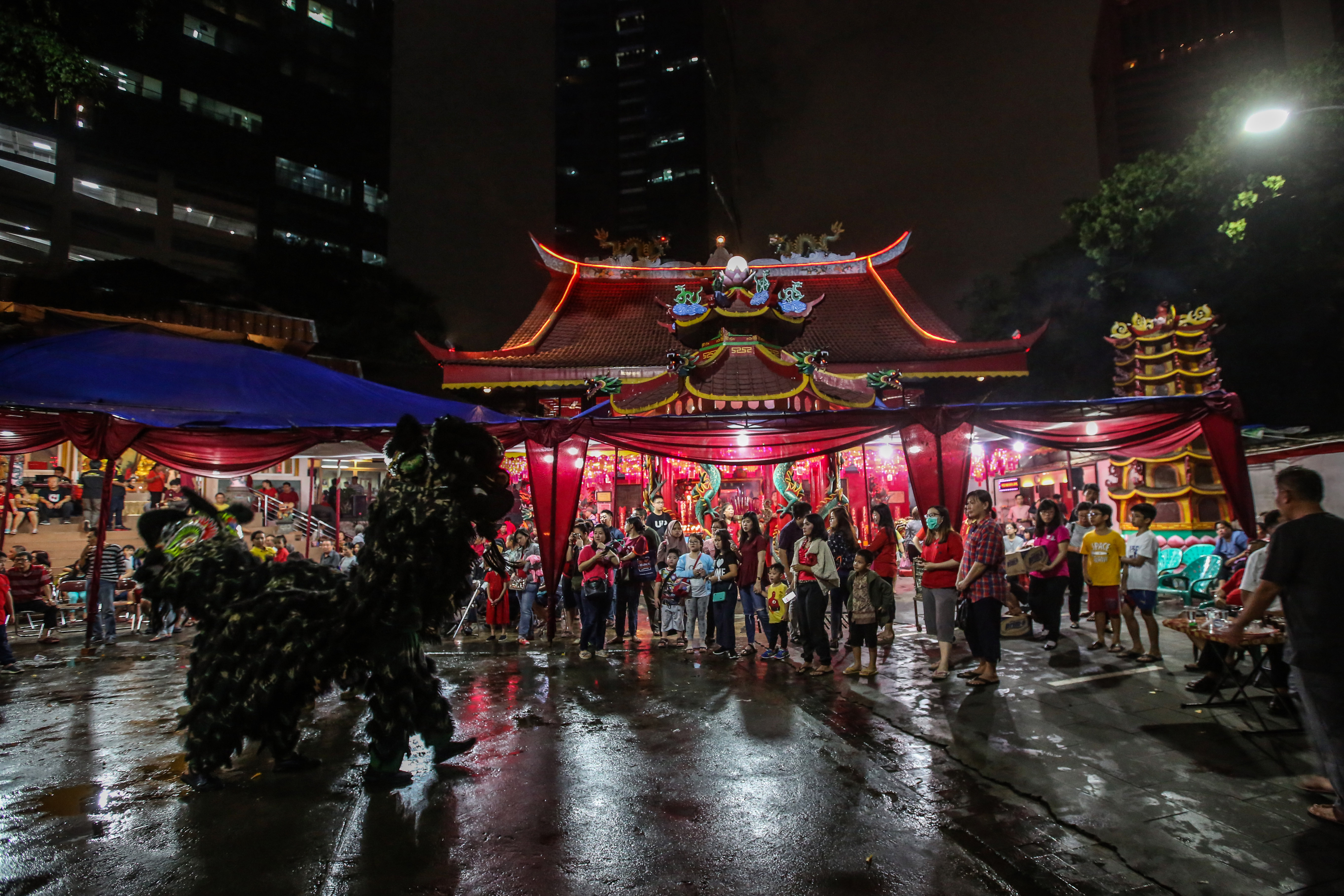 Barongsai Meriahkan Imlek di Vihara Amurva Bhumi