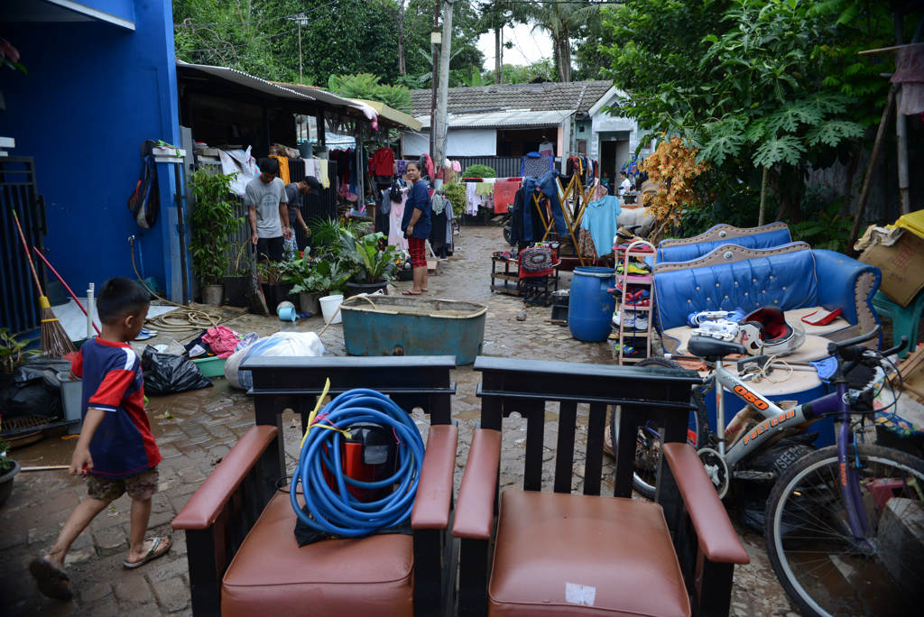 Membersihkan Perabot Pascabanjir