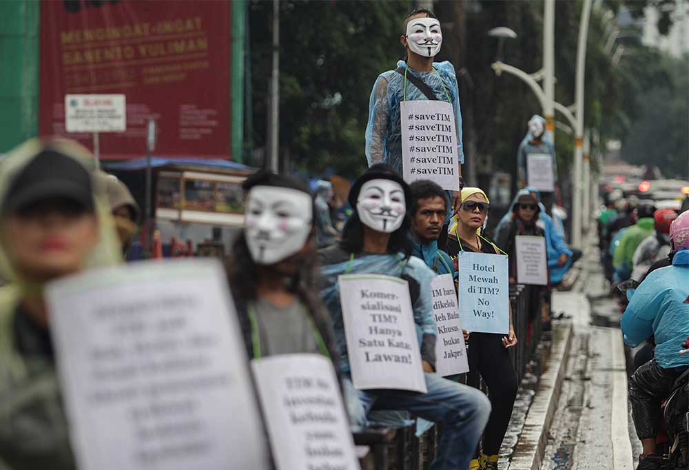 Aksi Diam Seniman Peduli TIM