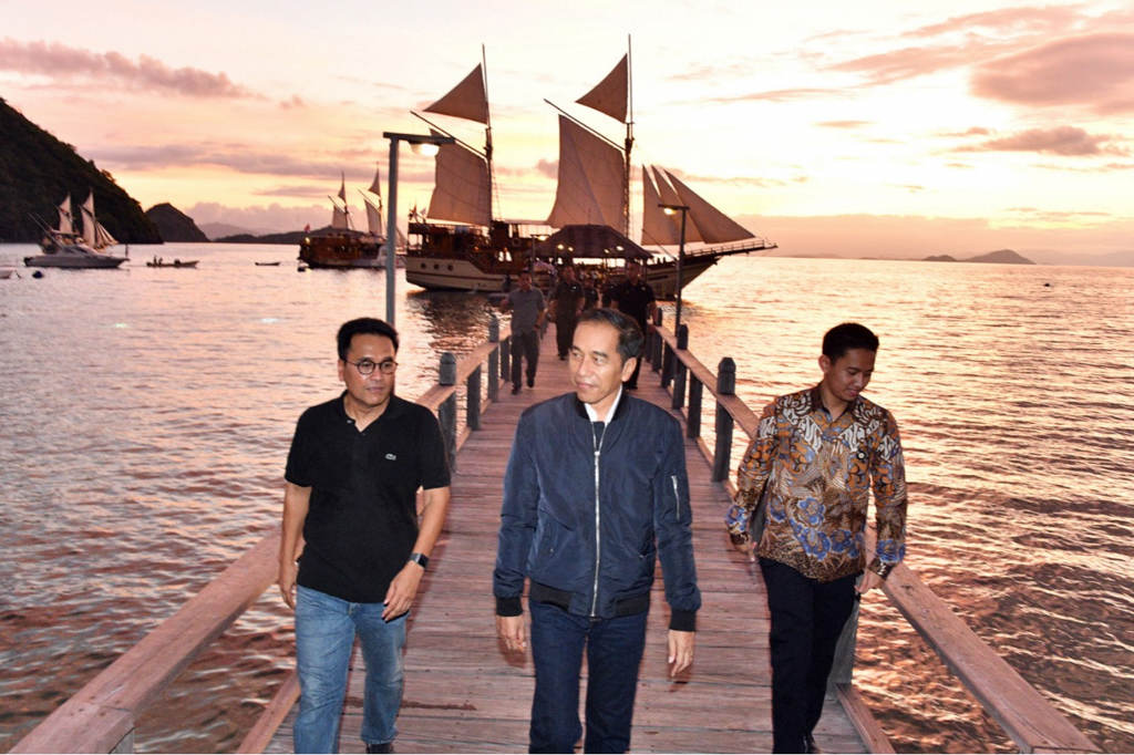 Presiden  Mencoba Kapal Pinisi