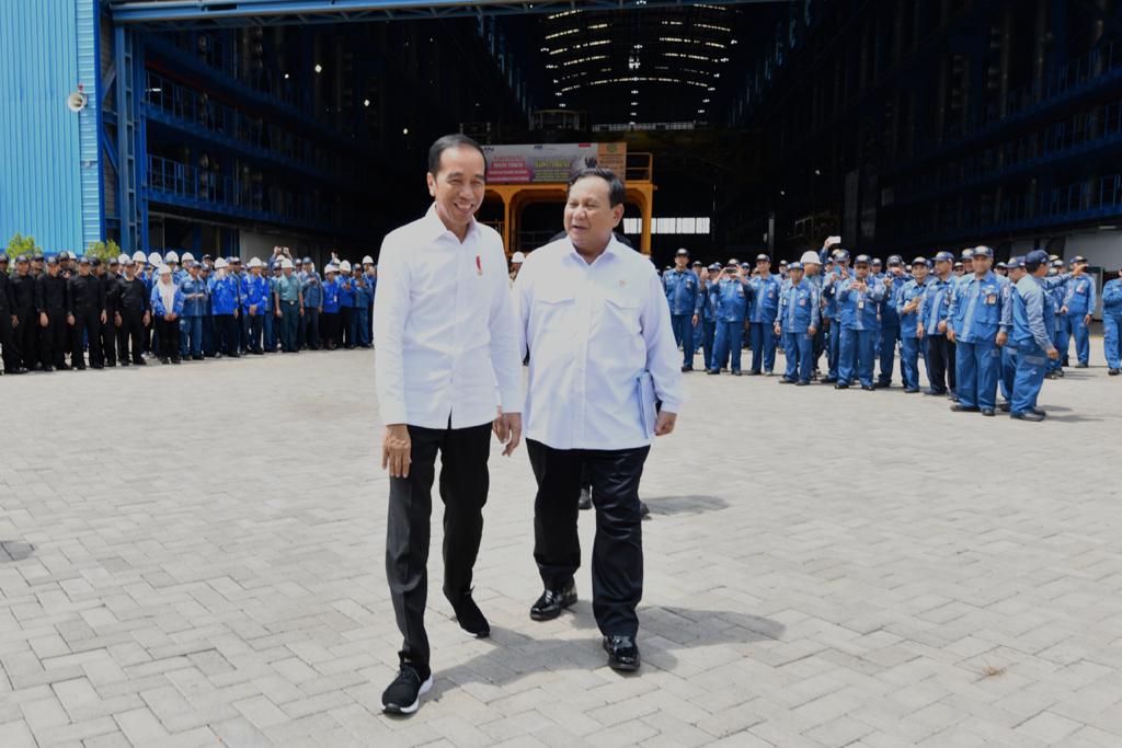 Presiden Jokowi Tinjau Galangan Kapal Perang PT PAL