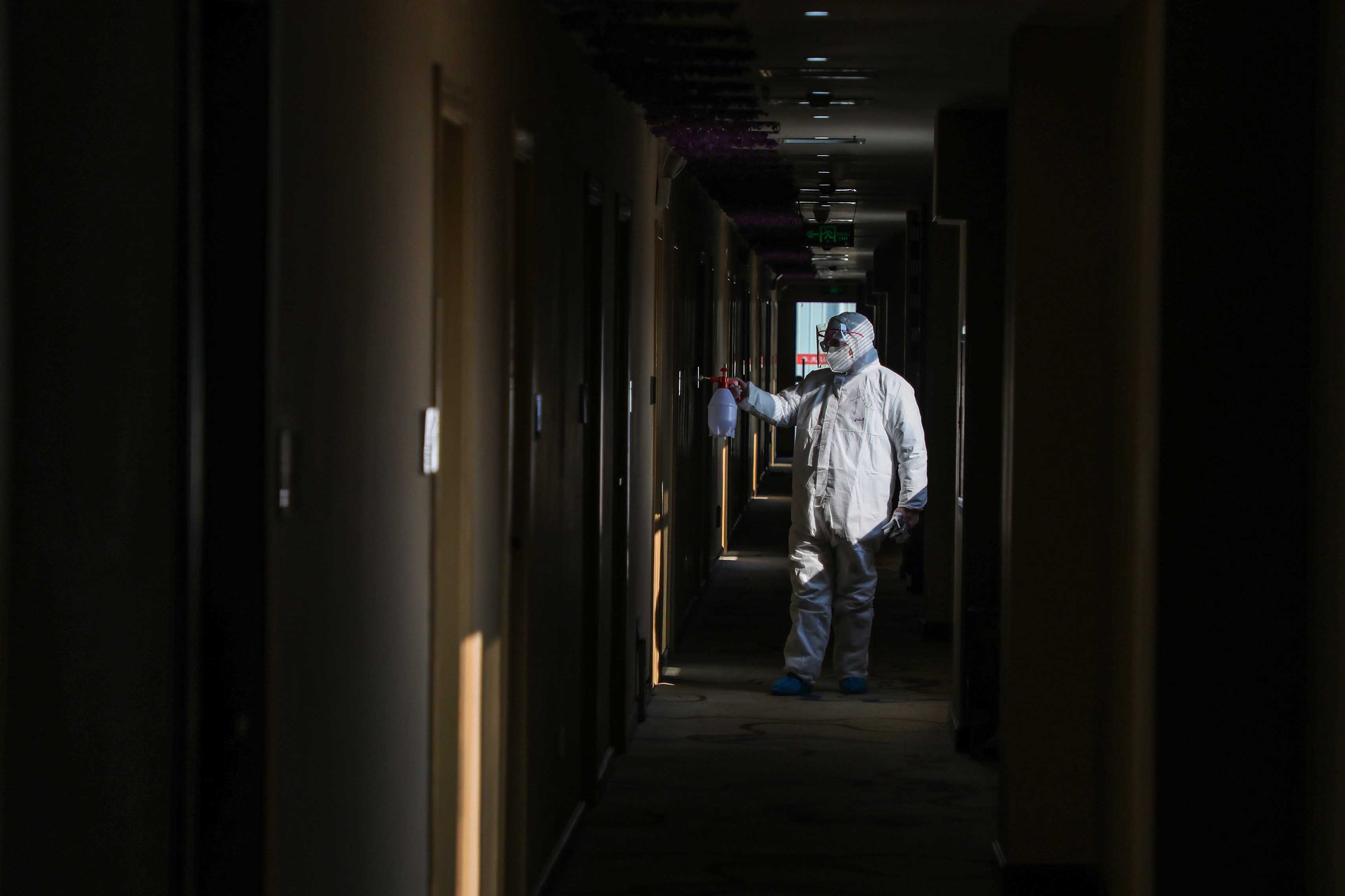 Pekerja Medis Tiongkok Berjibaku Tangani Wabah Korona