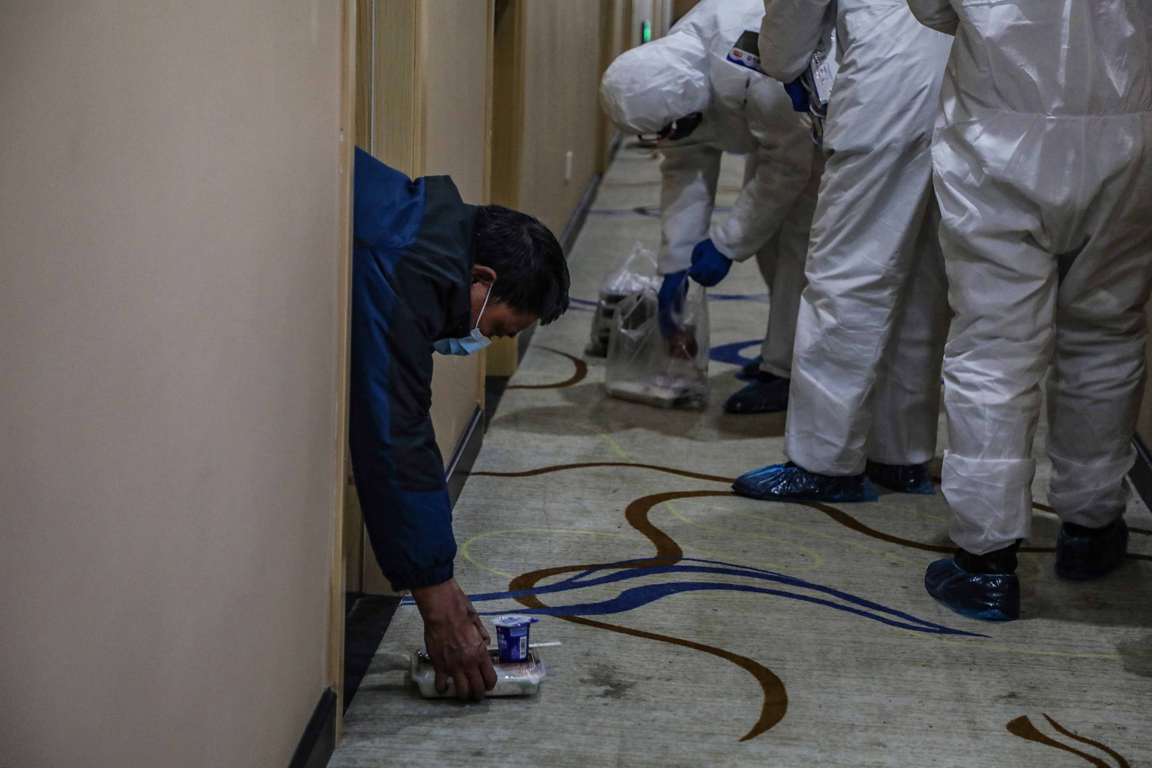 Pekerja Medis Tiongkok Berjibaku Tangani Wabah Korona